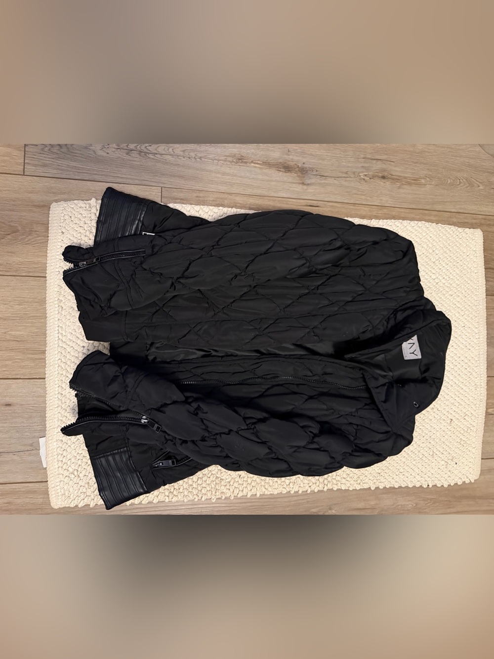 Black Quilted Puffer Jacket - Sleek Everyday Layer